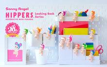 Cargar imagen en el visor de la galería, Sonny Angel  Hippers Series Looking
