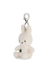 Cargar imagen en el visor de la galería, Miffy Four Leaf Clover Keychain Offwhite - 10 cm - 4
