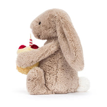 Cargar imagen en el visor de la galería, Conejo con tarta de cumpleaños / Bashful Beige Bunny &#39;Birthday&#39;Jellycat 31x12x9 cm
