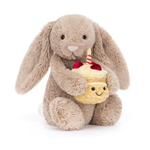 Cargar imagen en el visor de la galería, Conejo con tarta de cumpleaños / Bashful Beige Bunny &#39;Birthday&#39;Jellycat 31x12x9 cm
