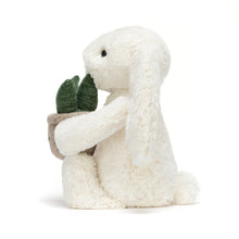 Cargar imagen en el visor de la galería, Conejo crema con planta / Cream Bunny with Plant Jellycat 31x12x9 cm
