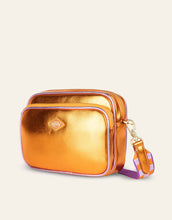 Cargar imagen en el visor de la galería, Bolso bandolera metálico  / Smiley Shoulder Bag 85 Smiley Golden Ochre Brown Oilily
