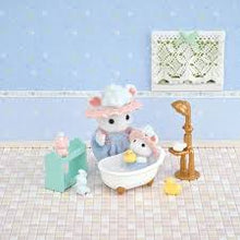 Cargar imagen en el visor de la galería, Tiempo de baño /  Bath Time Bubble Siblings Set Sylvanian Families

