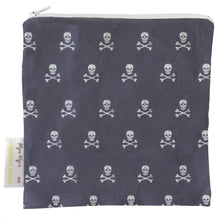 Cargar imagen en el visor de la galería, Bolsa Itzy Ritzy rebel skulls
